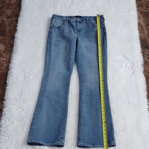 True Religion Becca Mid Rise Bootcut, Size 31. - Picture 11 of 17